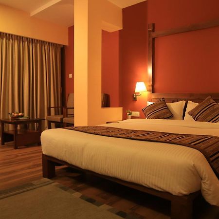 Landmark Forest Park Sauraha Exterior photo