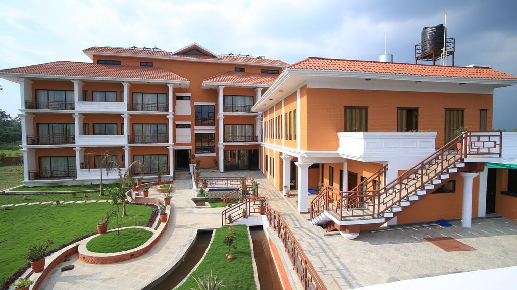 Landmark Forest Park Sauraha Exterior photo