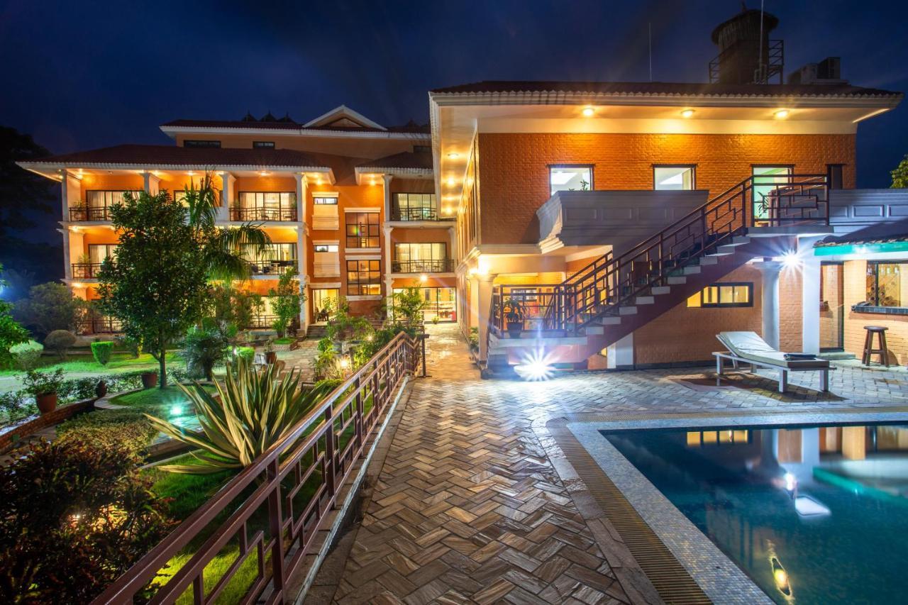 Landmark Forest Park Sauraha Exterior photo