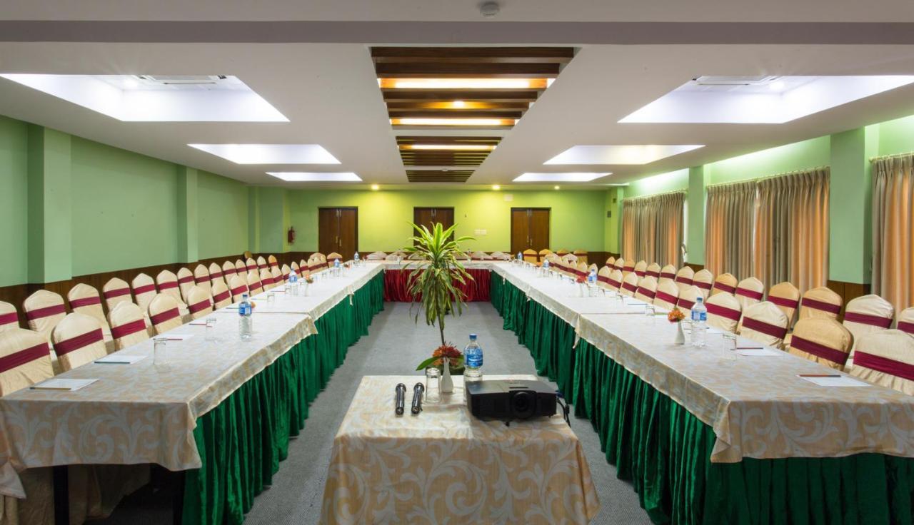 Landmark Forest Park Sauraha Exterior photo