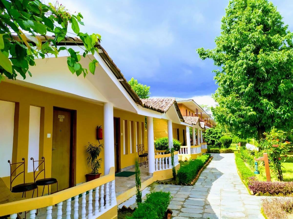 Landmark Forest Park Sauraha Exterior photo